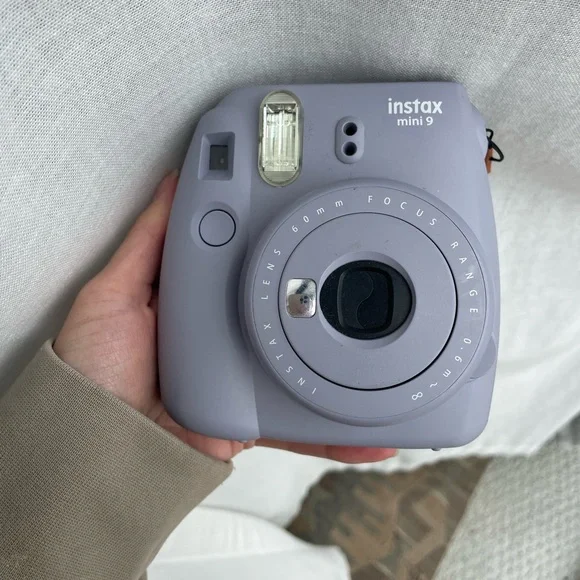 Polaroid camera Instax mini 9 in lavender - Picture 2 of 3